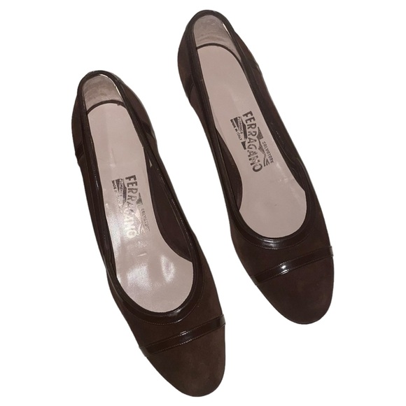 SALVATORE FERRAGAMO Vara Pump Low
Heel Suede and Patent Leather Size 9.5 C New - Picture 2 of 16